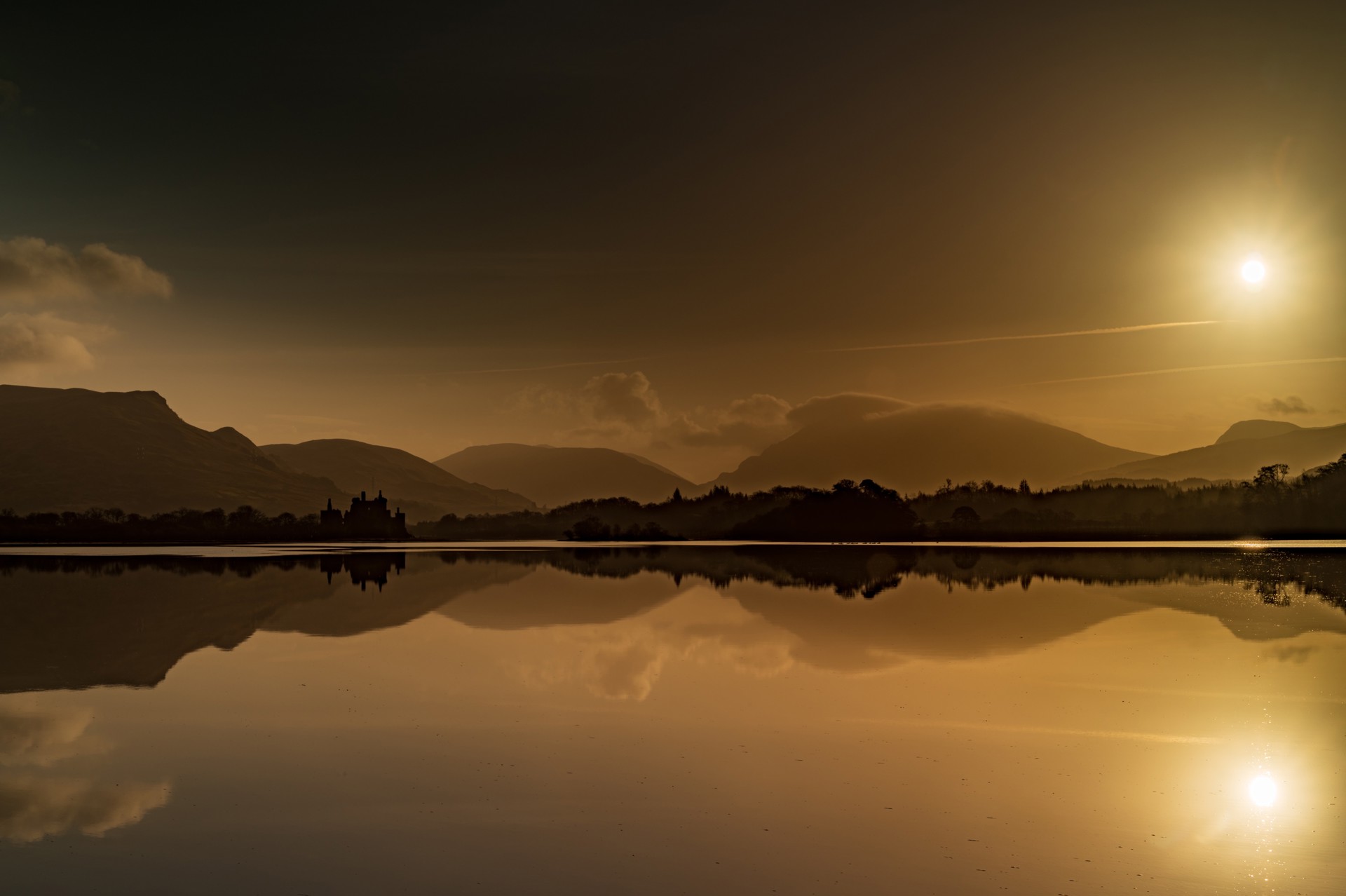 Background image - kevin_mcgarry-_2022-_lochawesunrise-.jpeg